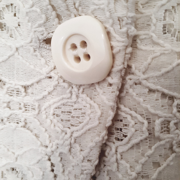 FOR CYNTHIA CREAM LACED BLAZER. ELEGANT AND CLASSI - Picture 4 of 6